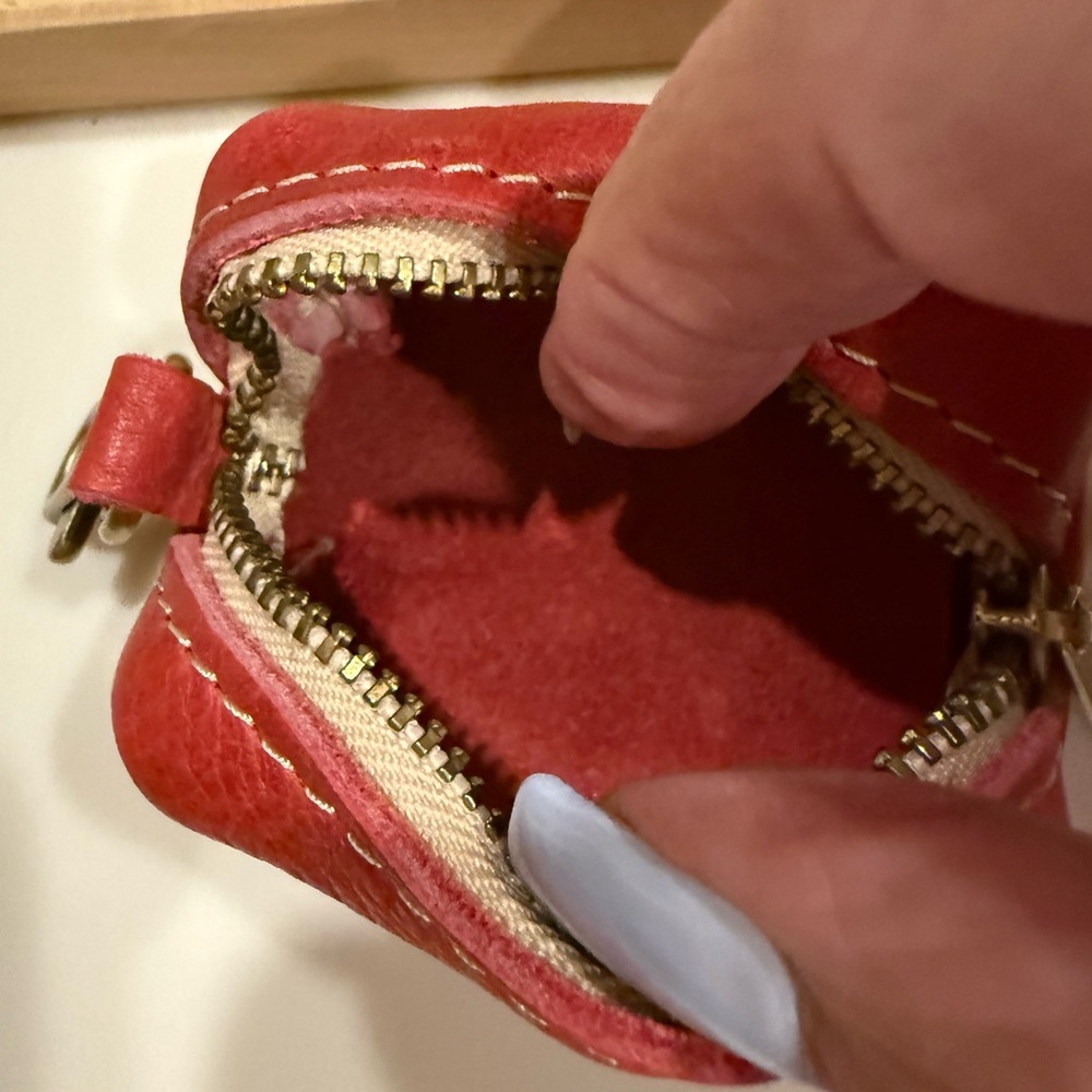 Portland Leather Red Key & Card Holder - Picture 2 of 4